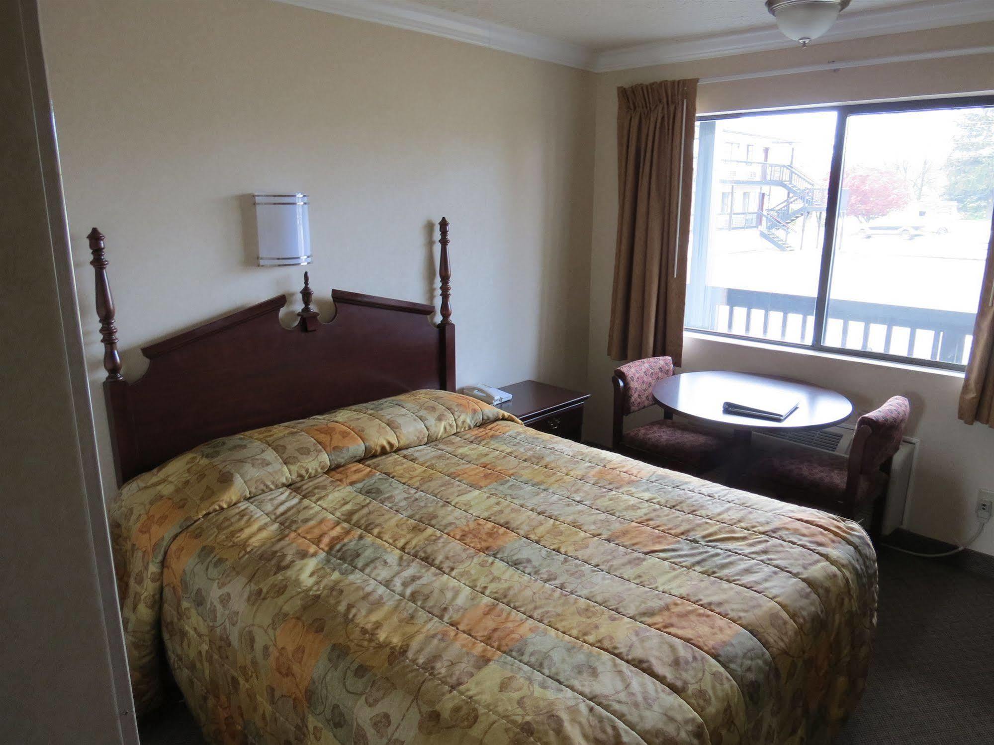 Western Royal Inn Тилламук Экстерьер фото