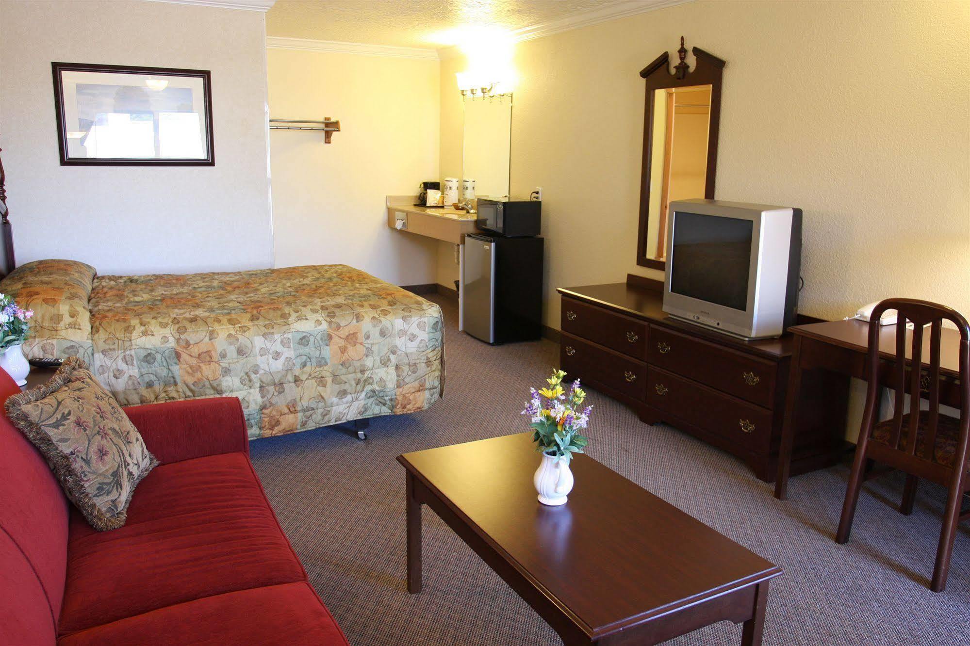 Western Royal Inn Тилламук Экстерьер фото